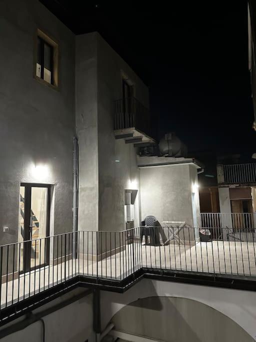 הוילה ג'יארה Casa Ginestra Di Palazzo Biondi מראה חיצוני תמונה